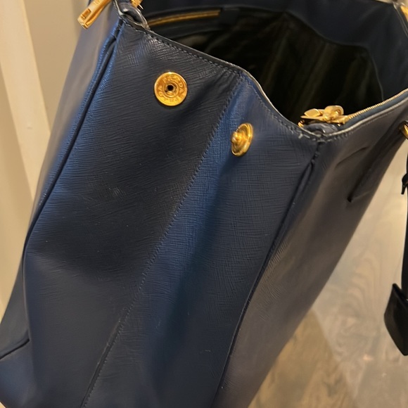 Prada bag - Picture 8 of 10